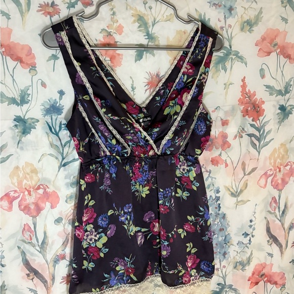 Vintage Lily White Floral Tank Top - Picture 3 of 10
